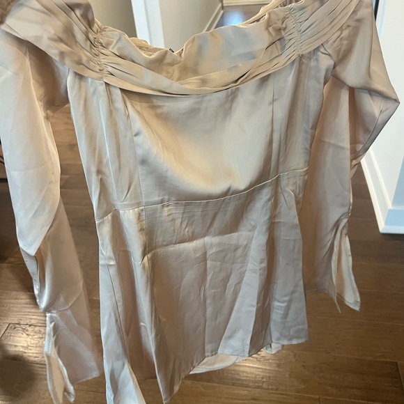 NWT PrettyLittleThing Champagne Satin Pleat Detail Bardot Flared Sleeve Dress - Picture 2 of 4